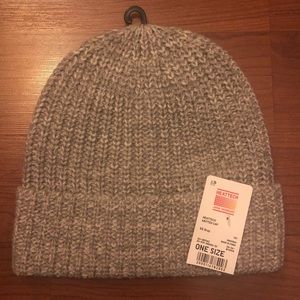 Uniqlo brand new HeatTech knitted beanie in gray